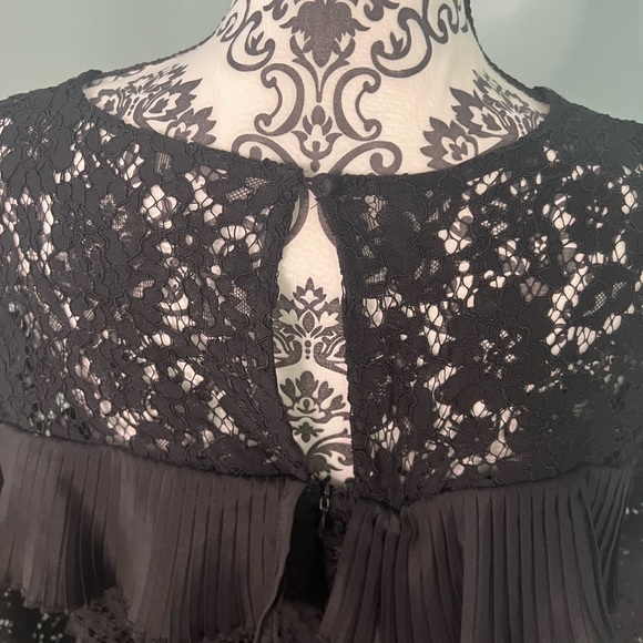 Lace and Ruffle Top - Picture 5 of 6